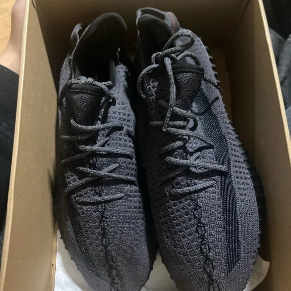 Men’s Yeezy Boost 350 V2